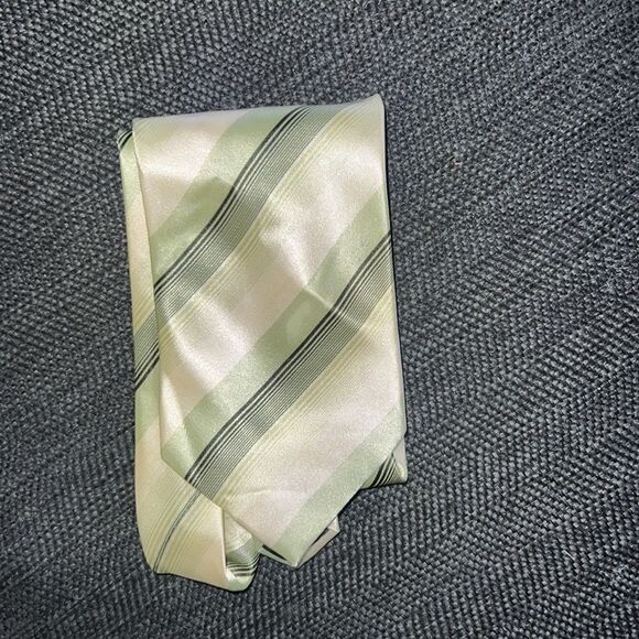 Mens Green yellow tie - Picture 2 of 3